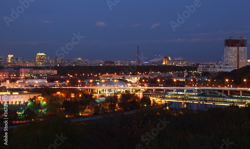 Foto View from Vorobyovy Hills, bridge across Moskva River in Moscow