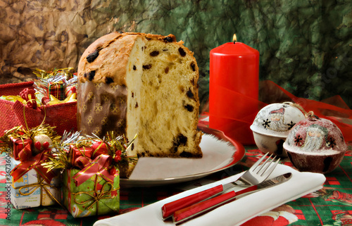 Il panettone, tipico dolce natalizio - Italian Christmas cake