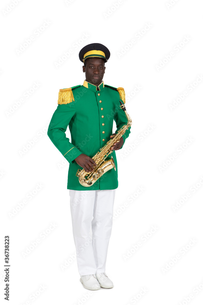 saxophoniste de fanfare détouré sur fond blanc saxophoniste de fanfare détouré sur fond blanc