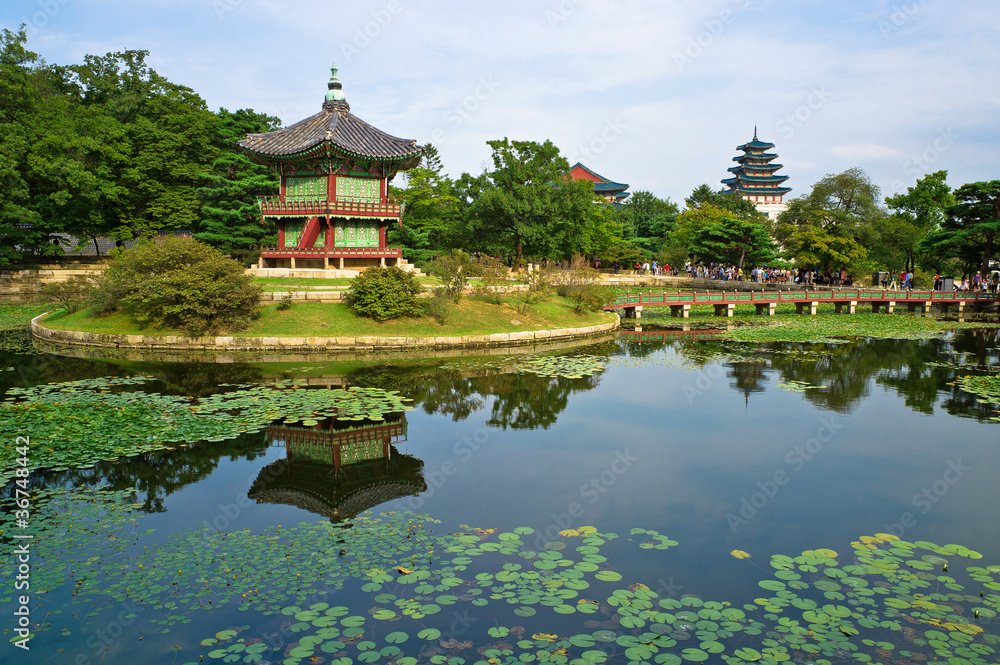 Fototapeta premium Hyangwon-jeong pavilion in Gyeongbokgung Palace