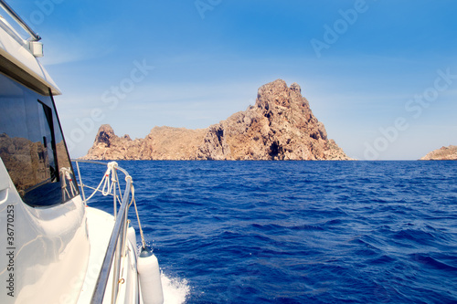 Ibiza yacht reaching Es Vedra island © lunamarina