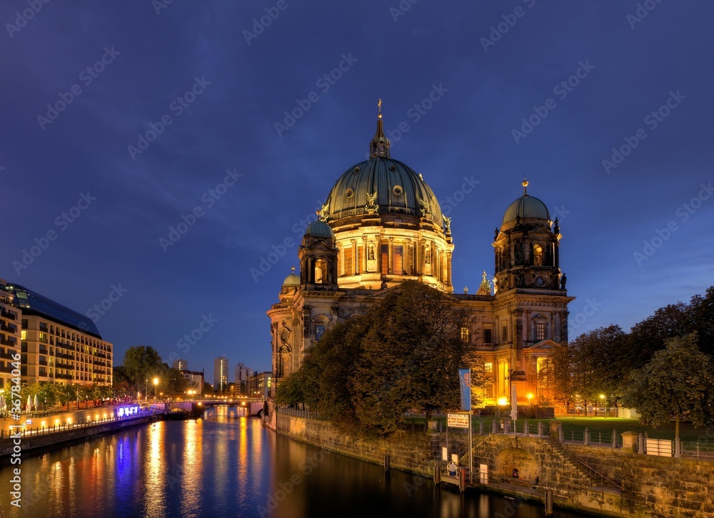 Fototapeta premium Berliner Dom am Abend