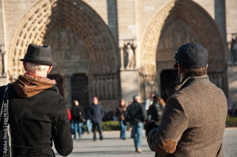 Fototapeta premium touristes à notre dame de Paris