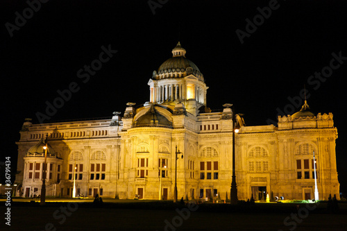 Anandasamakhom Throne Hall © chotewang