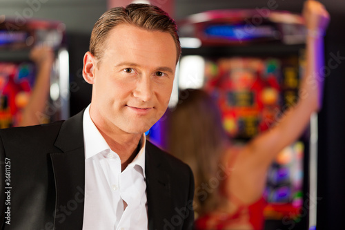 Friends in Casino on slot machine