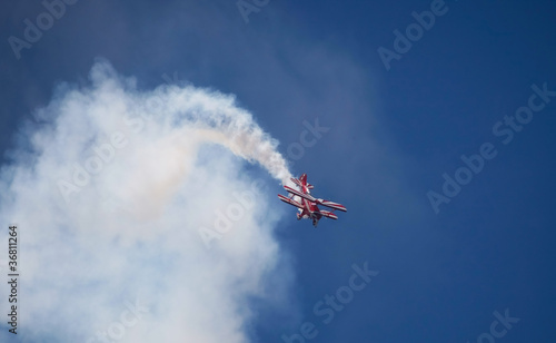 airplane performig in airshow