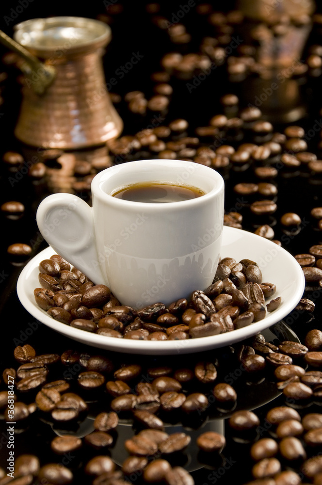 Fototapeta premium coffee cup with coffee beans