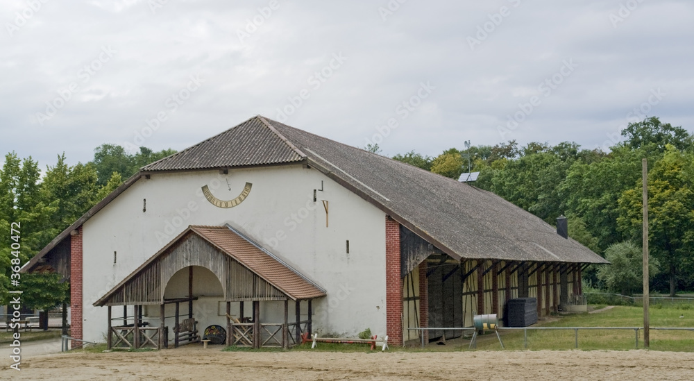 Fototapeta premium farmstead in cloudy ambiance