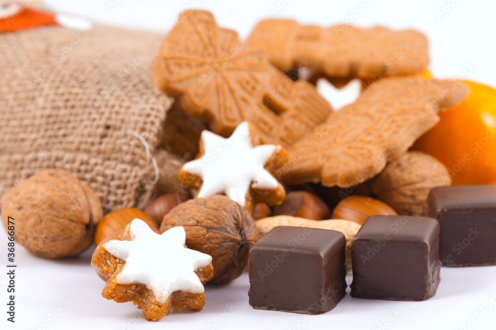 Nüsse, Mandarinen und Weihnachtsgebäck Nüsse, Mandarinen und Weihnachtsgebäck
