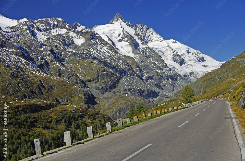 Fototapeta premium Die weltberühmte Großglocknerhochalpenstraße