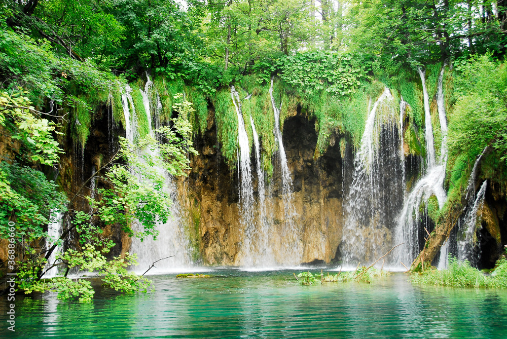 Fototapeta premium Waterfall at Plitvice national park, Croatia