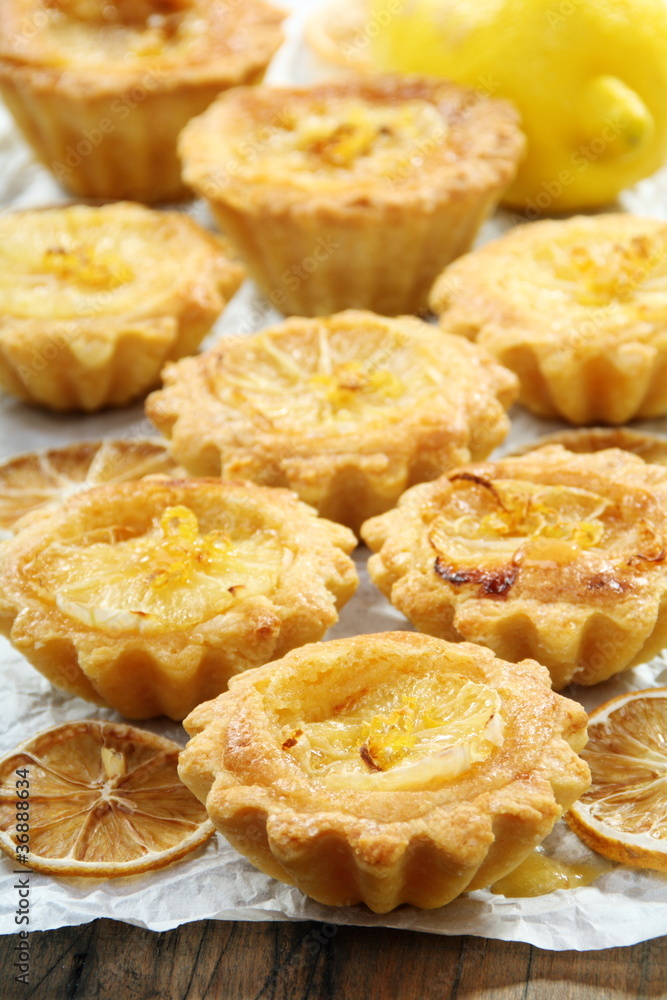 Sandy pastry with lemon filling. Sandy pastry with lemon filling.