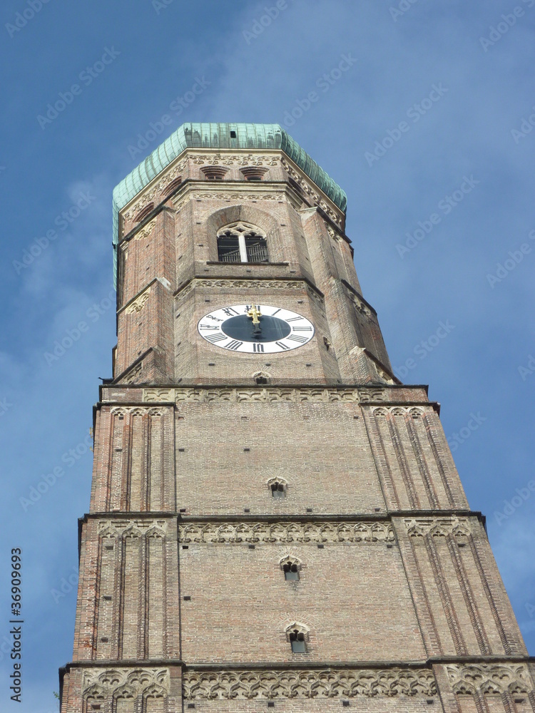 Obraz premium Turm des Liebfrauendoms in München