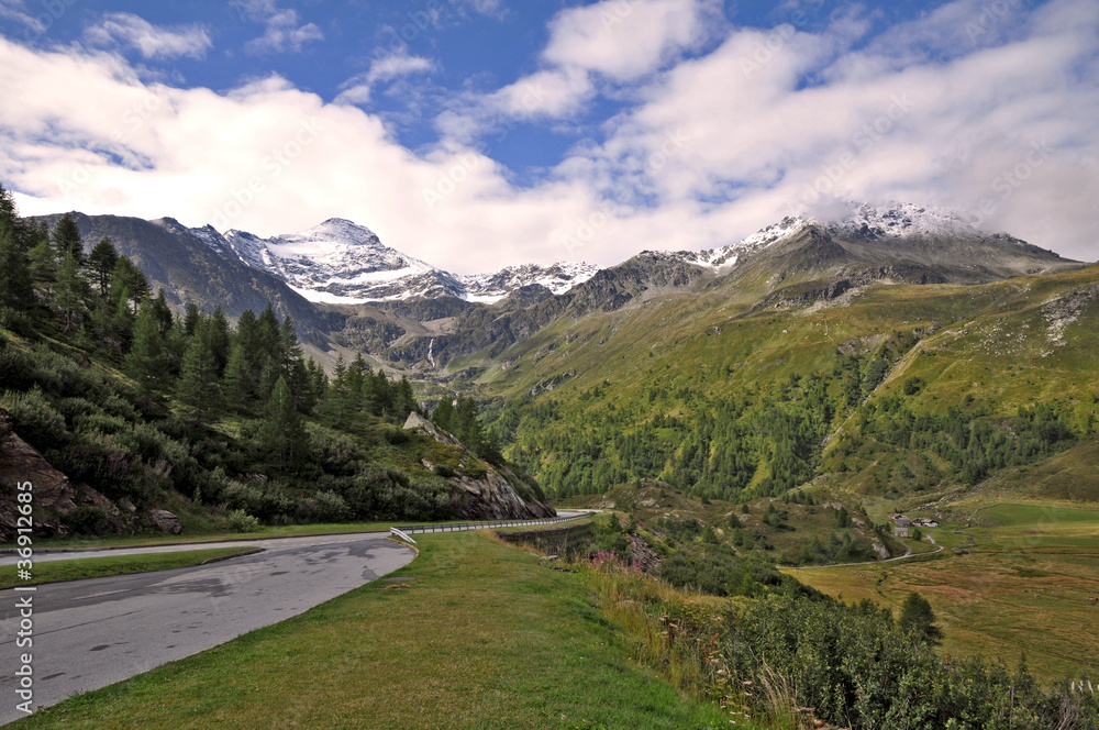 Foto Stock Passo dello Spluga, Svizzera Adobe Stock Foto Stock Passo dello Spluga, Svizzera Adobe Stock