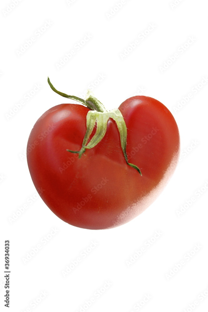 Tomatenherz auf weiß