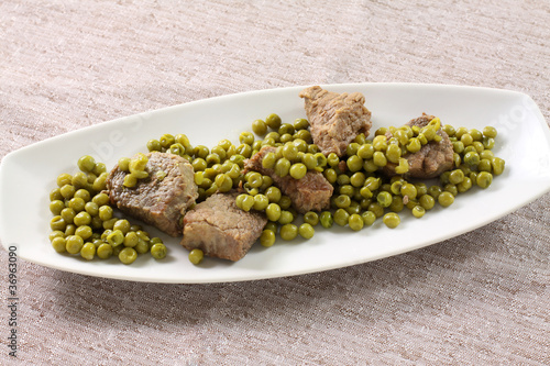 Spezzatino di carne con piselli - Meat stew with peas
