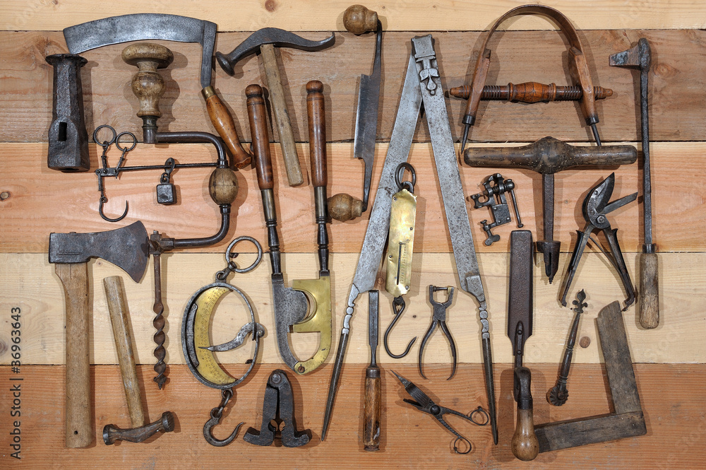 ancien outils, pour travailler le bois Photos | Adobe Stock