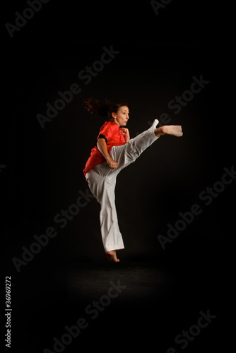 Frau macht Taekwondo © W. Heiber Fotostudio