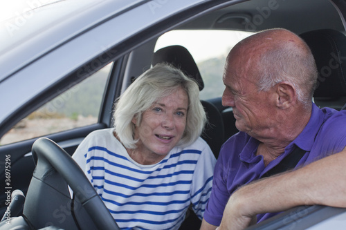car break for mature couple © STUDIO GRAND WEB