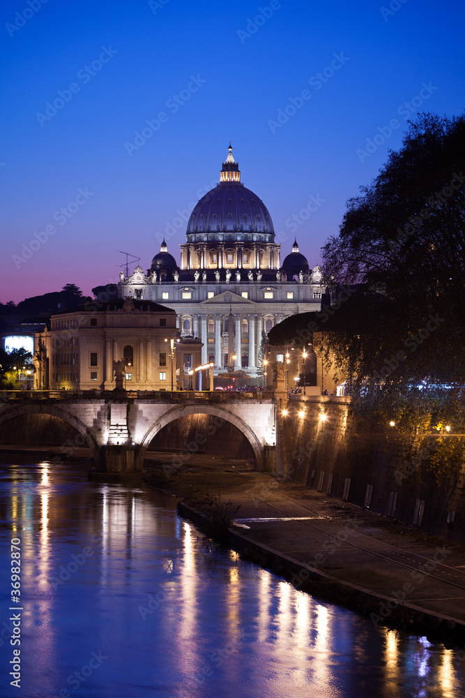 Basilica di San Pietro di notte