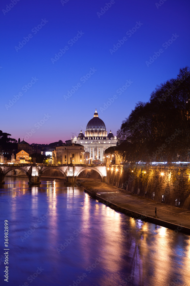 Fototapeta premium Basilica di San Pietro di notte