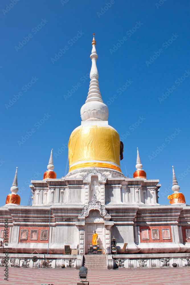 Naklejka premium White pagoda in the temple