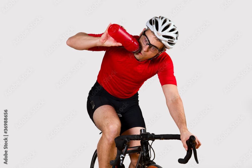 Fototapeta premium Radfahrer beim trinken