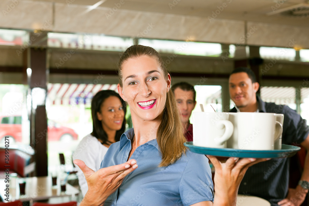 Frau als Bedienung in einem Restaurant und Cafe Frau als Bedienung in einem Restaurant und Cafe