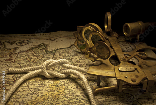 sextante y nudo marinero photo