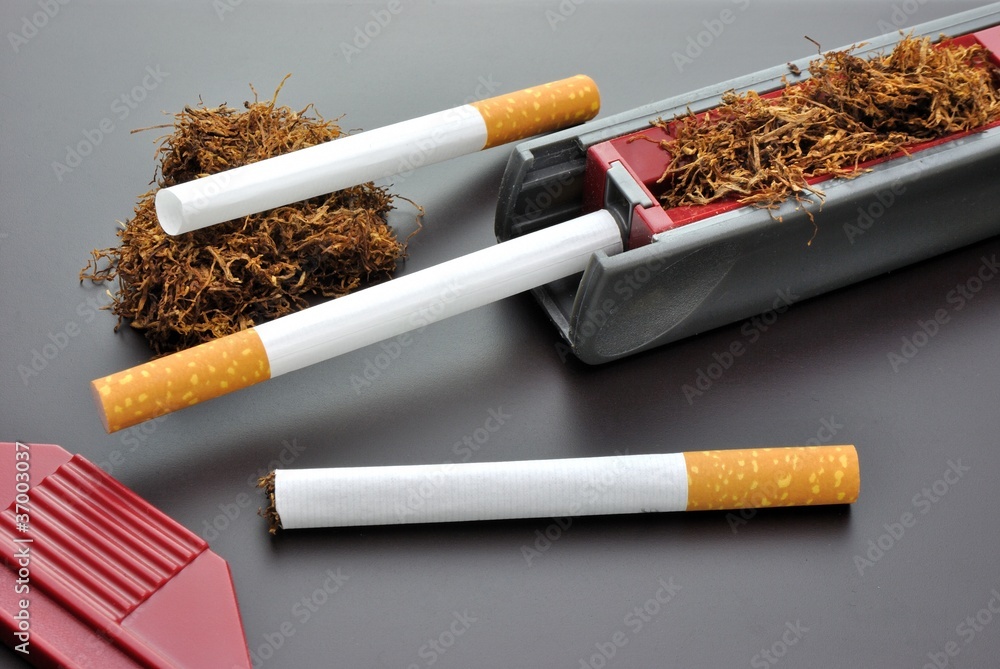 Macchina riempi tubetti - Sigarette Stock Photo