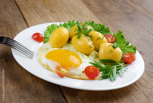 Fried egg with potato