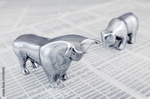 Stock market report with bull and bear