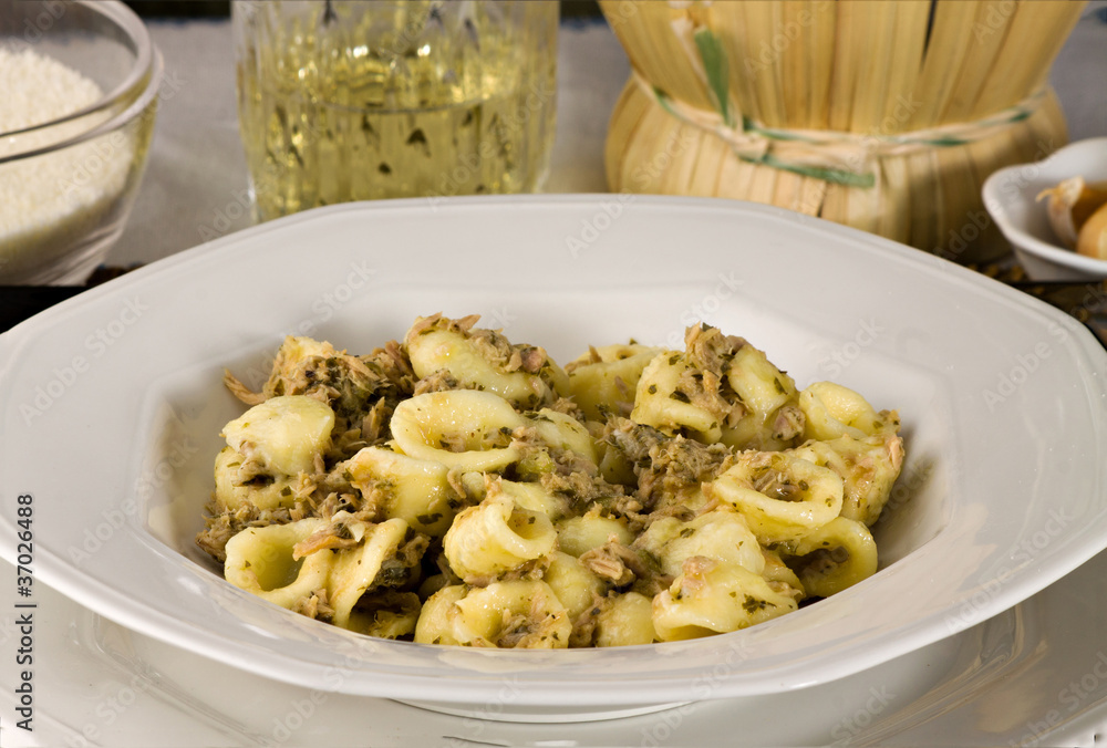Orecchiette al tonno - Italian pasta with tuna