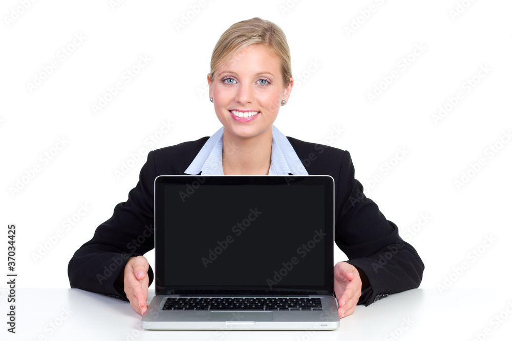 junge frau präsentiert laptop junge frau präsentiert laptop