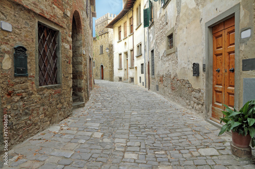 narrow italian street in tuscan borgo Montefioralle