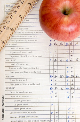 Obraz na płótnie Apple and ruler on a report card