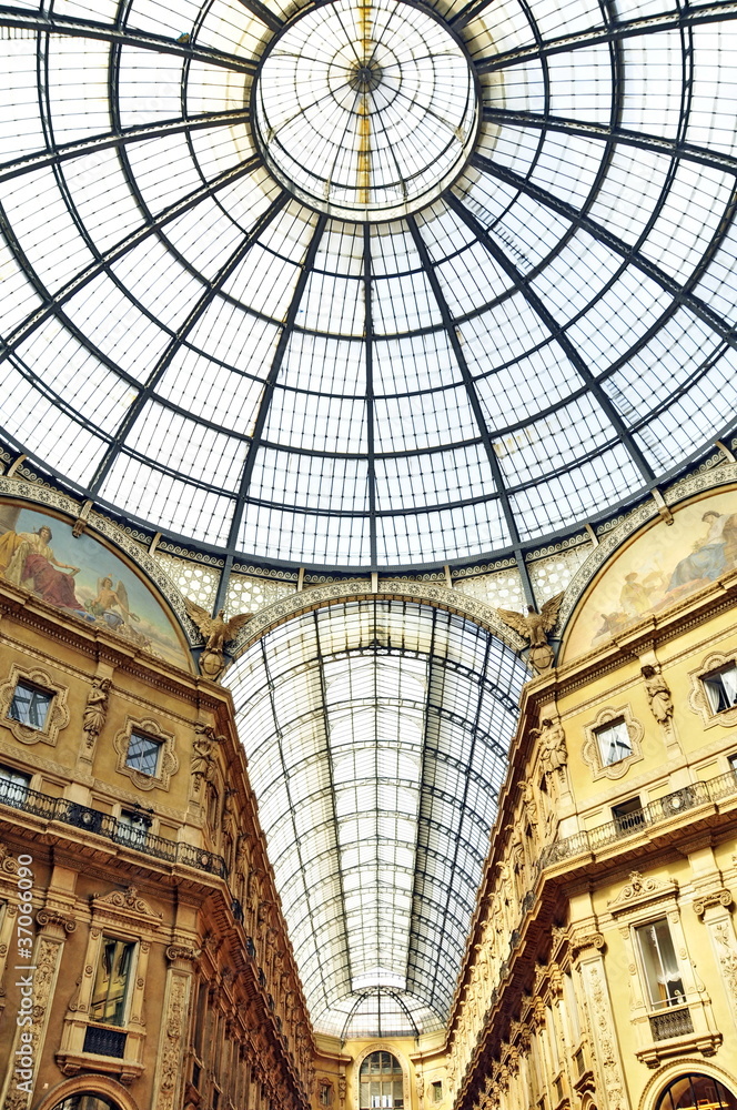 Galleria Vittorio Emanuele, shopping Center in Milan, Italy
