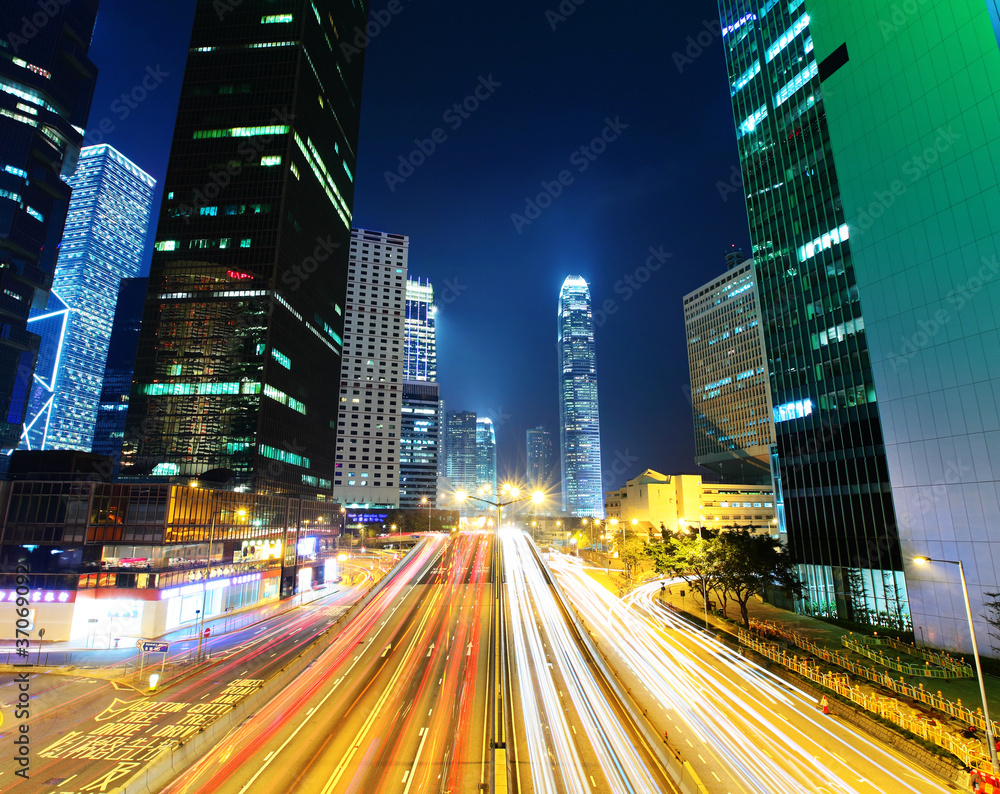 Fototapeta traffic in city at night