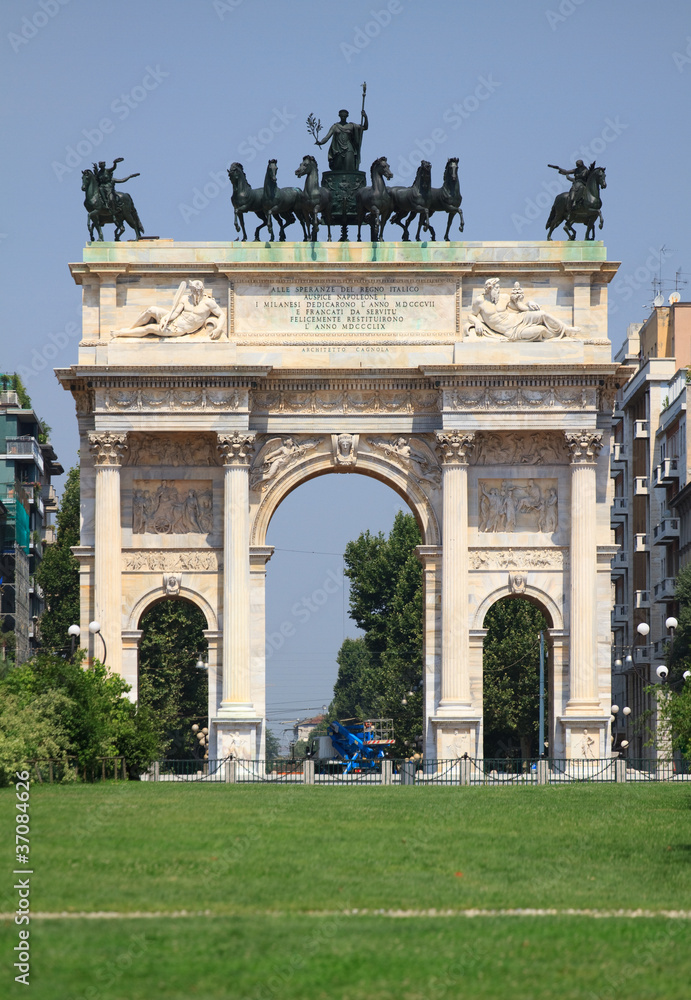 Arco della Pace in Milan .