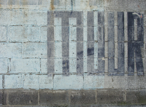 the word muur , meaning wall in dutch painted in black