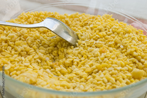 yellow moong dal, skinned and split mung bean