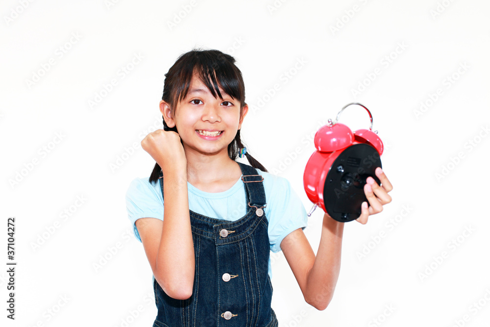 Fototapeta premium 目ざまし時計を持ちガッツポーズをしている女の子