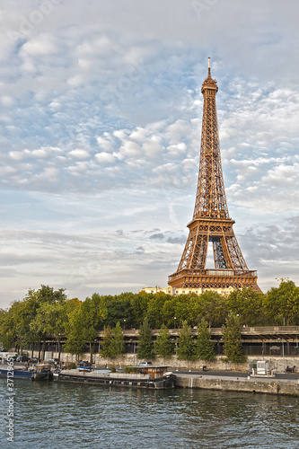 Eiffel Tower © Javi Martin