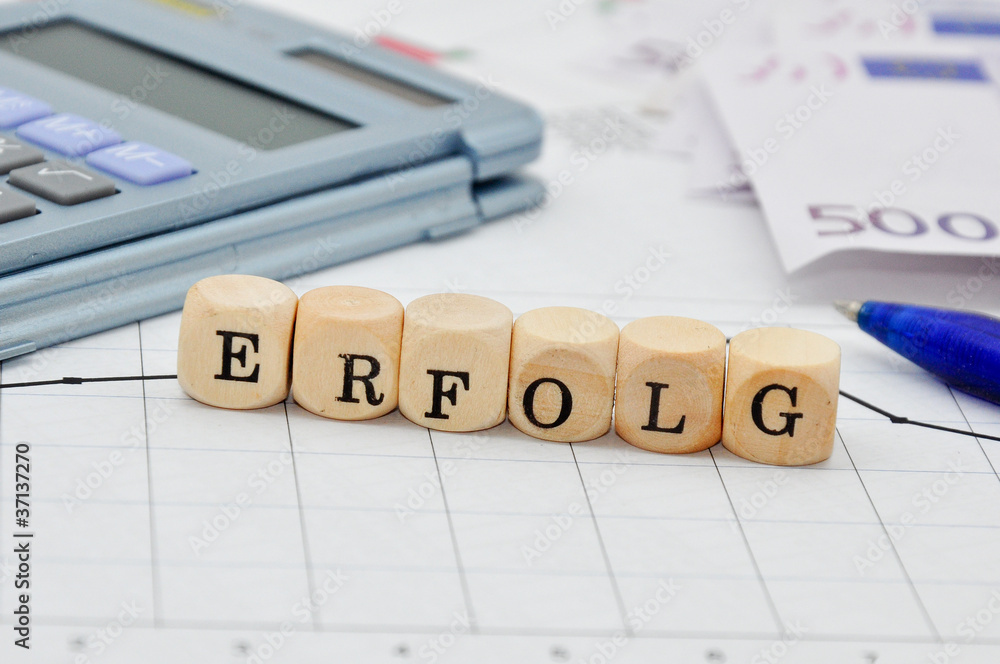 Sehr Grosser Erfolg Ugs 8 Buchstaben Erfolg Schriftzug Stock Photo | Adobe Stock