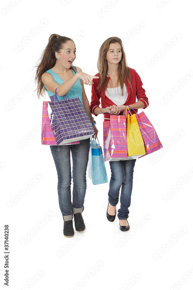 Adolescente en plein shopping