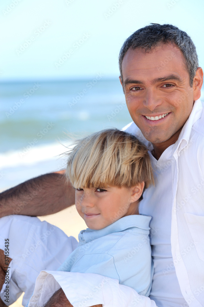 Obraz premium father at sea with son
