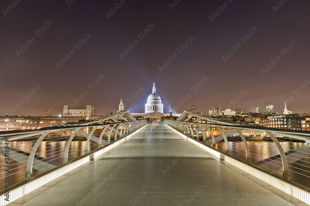 Fototapeta premium Millennium Bridge at London, England