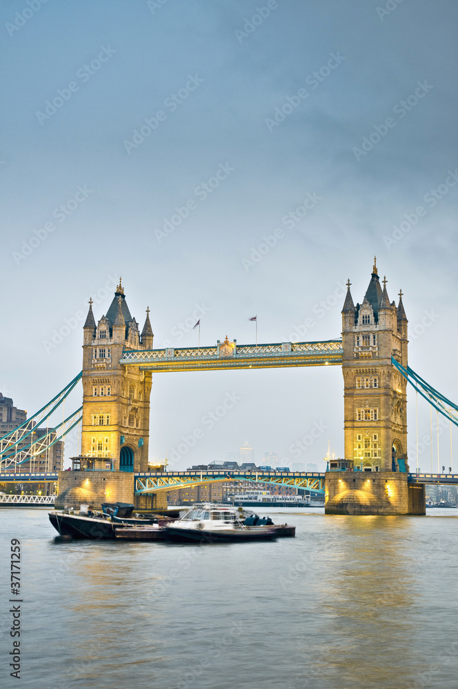 Fototapeta premium Tower Bridge at London, England