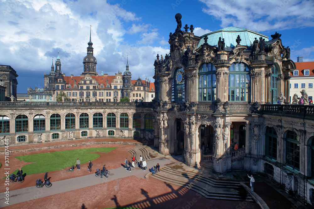 Fototapeta premium Fragment of the Zwinger Palace and Dresden Castle, Germany