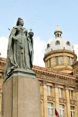 Queen Victoria statue in Birmingham © Lucian Milasan